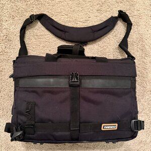 Versatile Naneu Camera bag black with multiple pockets